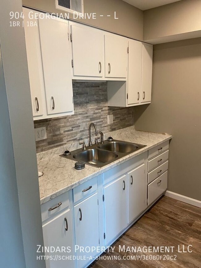 property at 904 Georgian Dr