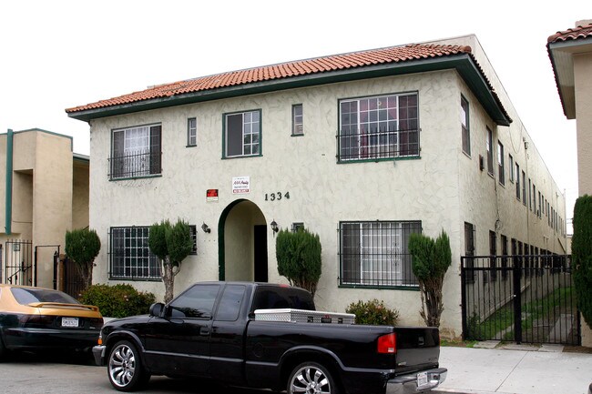 1334 Peterson Ave in Long Beach, CA - Foto de edificio - Building Photo