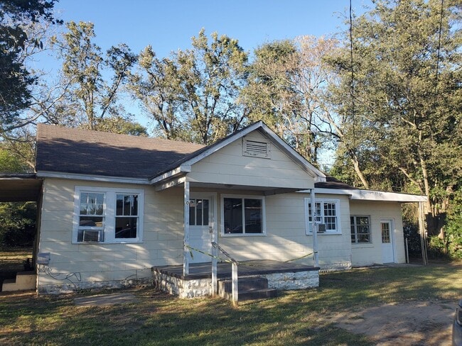 property at 206 Savannah Ave