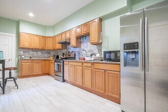 872 Huntington Ave in Boston, MA - Foto de edificio - Building Photo