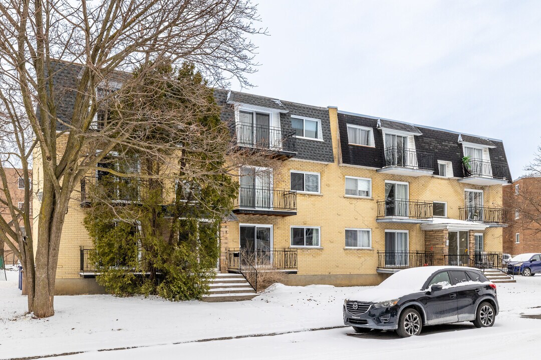 273 Cadotte Rue in Laval, QC - Building Photo