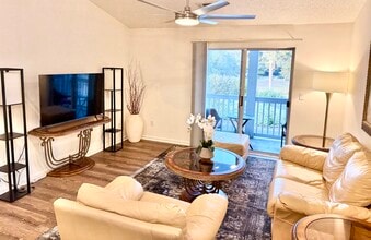 3735 Block House Way, Unit 135 in Myrtle Beach, SC - Foto de edificio - Building Photo