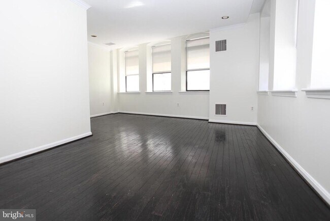 3299 Water St NW in Washington, DC - Building Photo - Building Photo