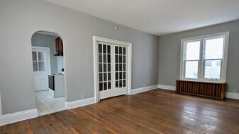 924 N Capitol Ave in Lansing, MI - Building Photo