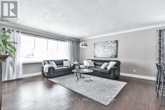 49 Suburban Dr in Mississauga, ON - Building Photo - Building Photo