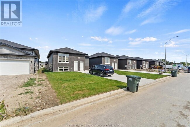 1852 Chandler Rd in Windsor, ON - Building Photo - Building Photo