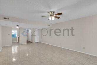 7518 Needle Leaf Pl in Tampa, FL - Foto de edificio - Building Photo