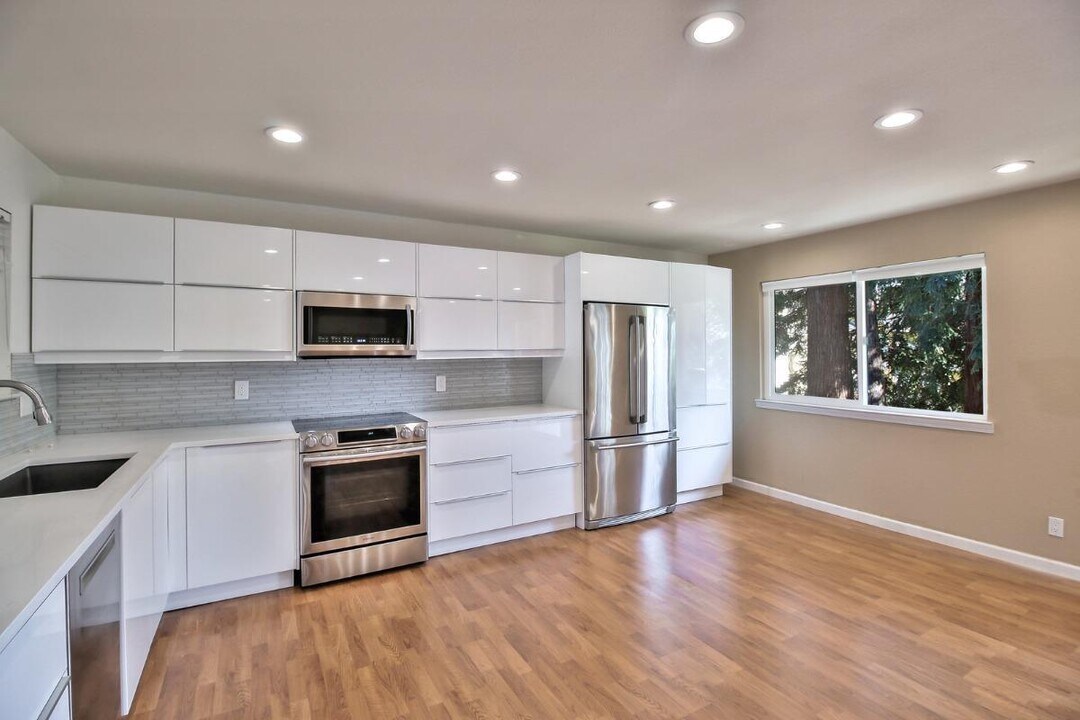 118 Flynn Ave, Unit C in Mountain View, CA - Building Photo