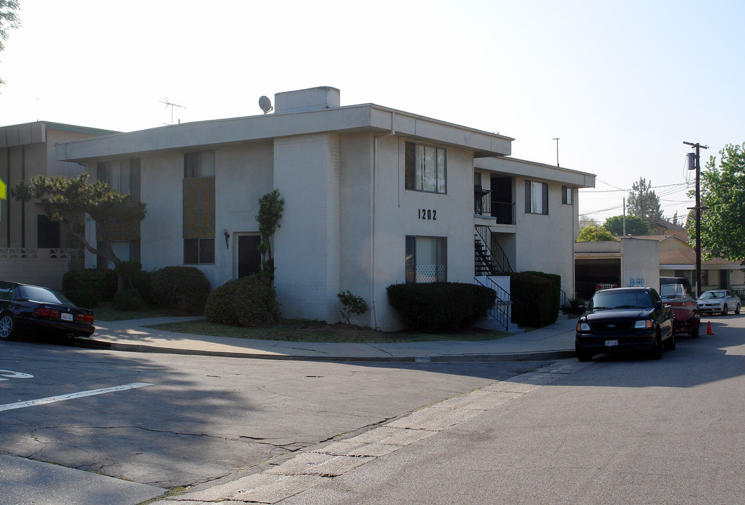 1202 N Wexham Way in Inglewood, CA - Building Photo