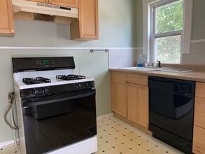 50 Windsor Rd, Unit #1 in Medford, MA - Foto de edificio - Building Photo