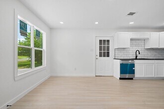 213 Lazy Ln in Rockport, TX - Building Photo - Building Photo