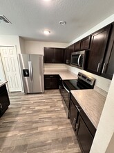 108 Maple Dr in Poinciana, FL - Building Photo - Building Photo