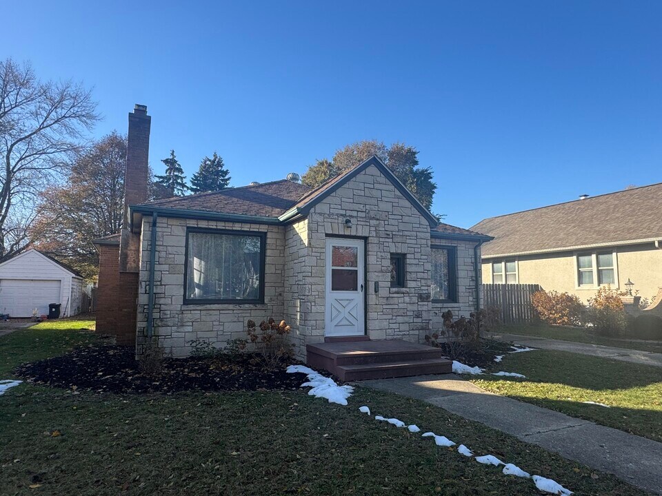 7706 27th Ave in Kenosha, WI - Building Photo