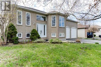 12 Acorn Crescent in Wasaga Beach, ON - Building Photo - Building Photo
