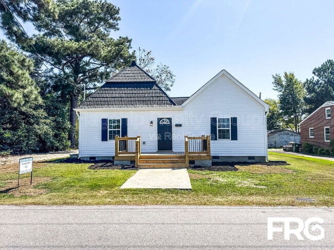 property at 109 SE Railroad St