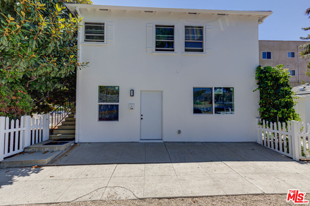 11906 Rochester Ave in Los Angeles, CA - Building Photo