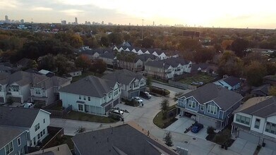 211 Club Crest Ln in Houston, TX - Building Photo - Building Photo