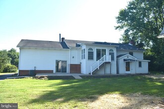 6720 Fish Hatchery Rd in Frederick, MD - Foto de edificio - Building Photo