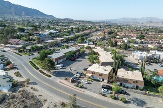 Coronado Villas Luxury Townhomes in El Paso, TX - Foto de edificio - Building Photo