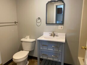 171 W 1st St, Unit 4 in Oswego, NY - Building Photo - Building Photo