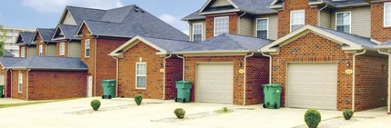 Pin Oak Villas in Radcliff, KY - Building Photo - Building Photo