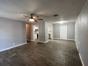 10833 Mayfield Dr in Corpus Christi, TX - Building Photo - Building Photo