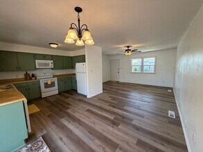 152 Rea St in Hollister, MO - Building Photo - Building Photo