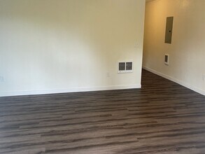 9702 SE Clinton St in Portland, OR - Building Photo - Building Photo