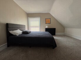 111 Sweet St NE in Grand Rapids, MI - Building Photo