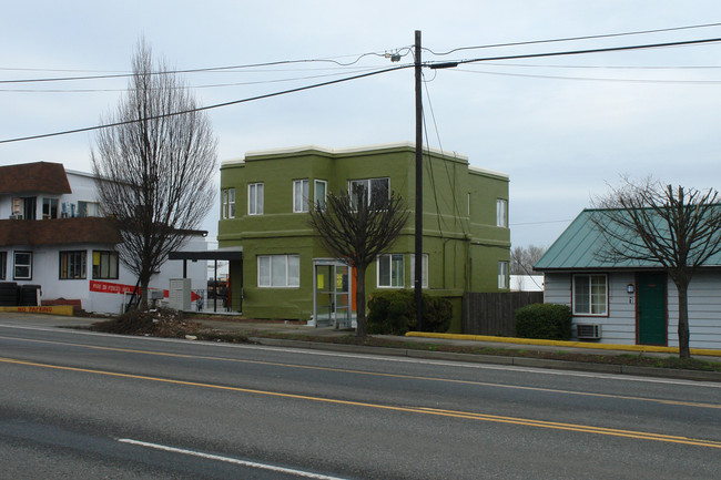 11401 NE Sandy Blvd in Portland, OR - Building Photo - Building Photo