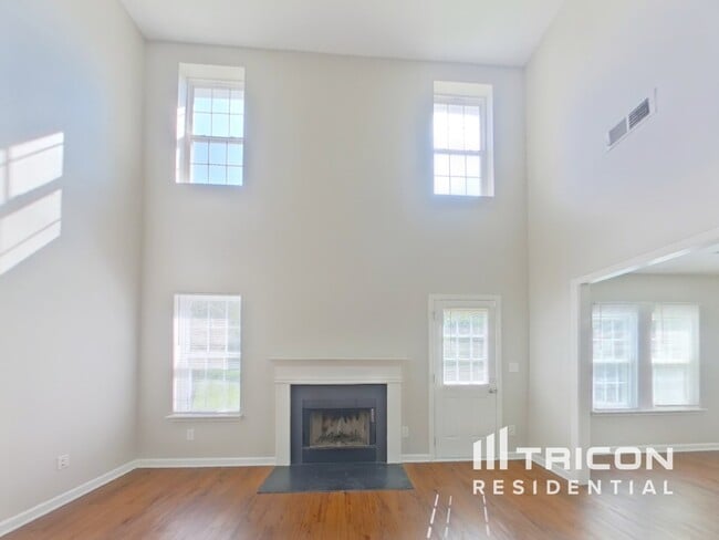 7233 Hidden Creek Dr in Charlotte, NC - Building Photo - Building Photo