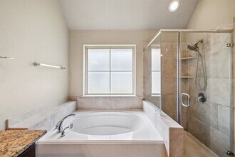 13402 E Summer Chase Cir in Willis, TX - Foto de edificio - Building Photo