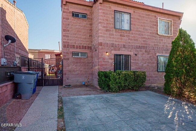 property at 11050 Breeze Ct