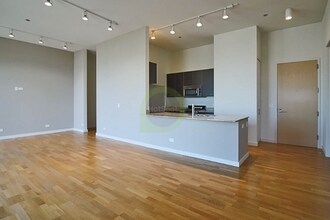 916 W Huron St in Chicago, IL - Building Photo - Building Photo