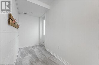 57 Oak Hill Dr in Cambridge, ON - Building Photo - Building Photo