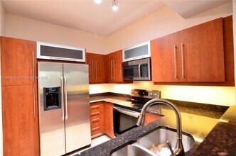 7355 SW 89th St in Miami, FL - Building Photo - Building Photo