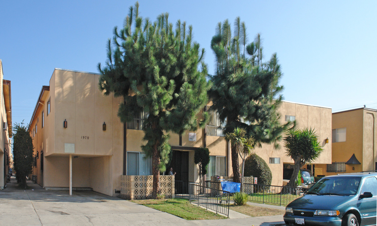 1970 S Garth Ave in Los Angeles, CA - Building Photo