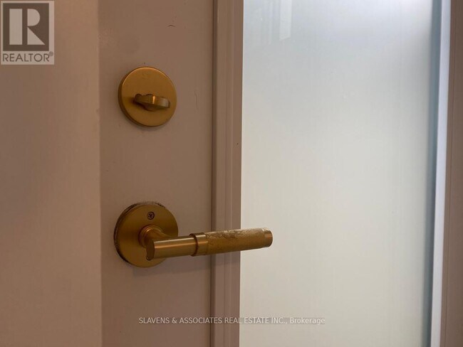 976 Glencairn Ave in Toronto, ON - Building Photo - Building Photo