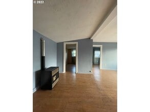 310 NW Leland Ave in Canyonville, OR - Building Photo - Building Photo