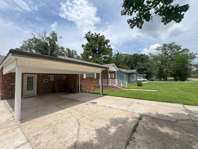 4961 Oaklon Ave in Baton Rouge, LA - Building Photo - Building Photo