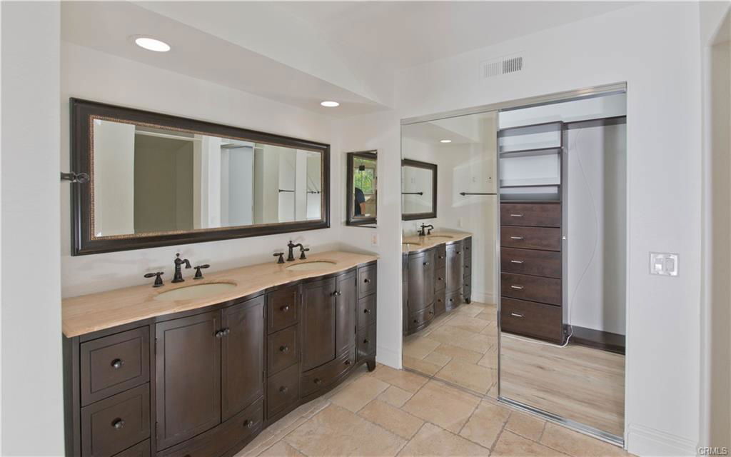 24666 Cll Largo in Calabasas, CA - Building Photo