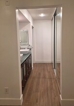 21500 Burbank Blvd, Unit 131 in Woodland Hills, CA - Foto de edificio - Building Photo