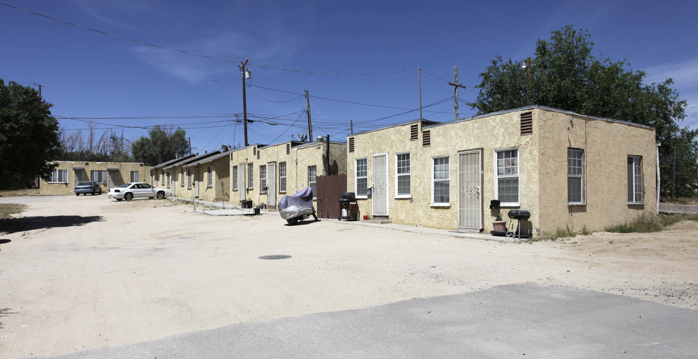 17742 D St in Victorville, CA - Building Photo