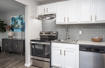 The Evalee Apartments in Pittsburgh, PA - Building Photo - Interior Photo
