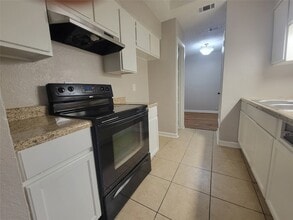 10352 Cymbal Dr in Dallas, TX - Building Photo - Building Photo