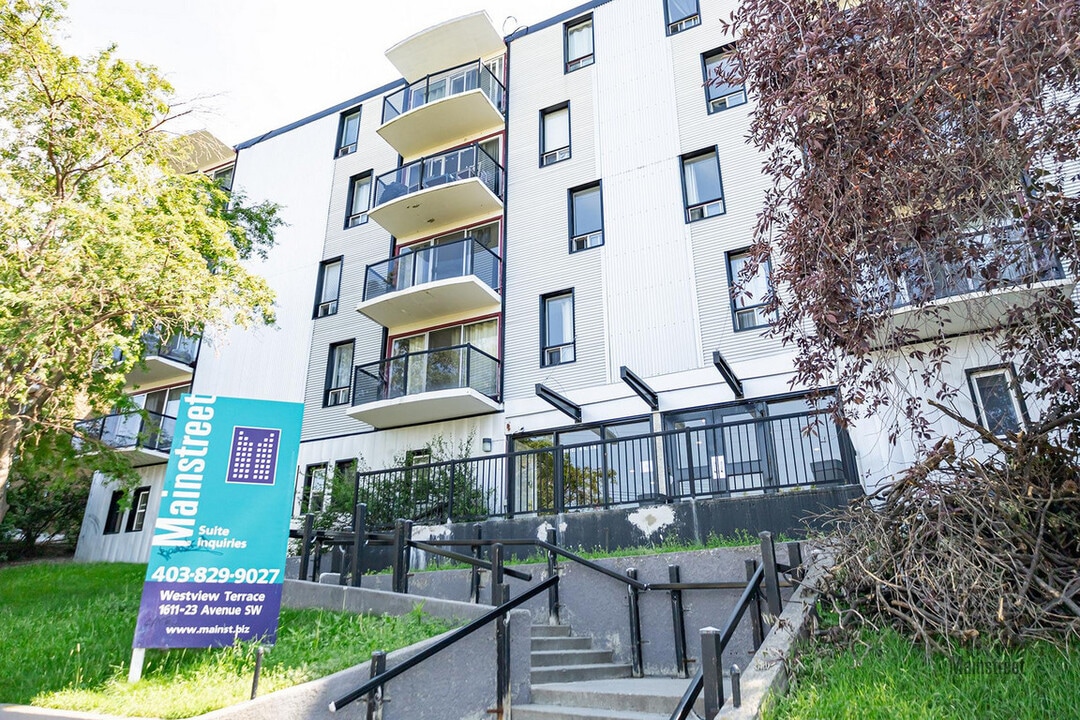 Westview Terrace in Calgary, AB - Building Photo