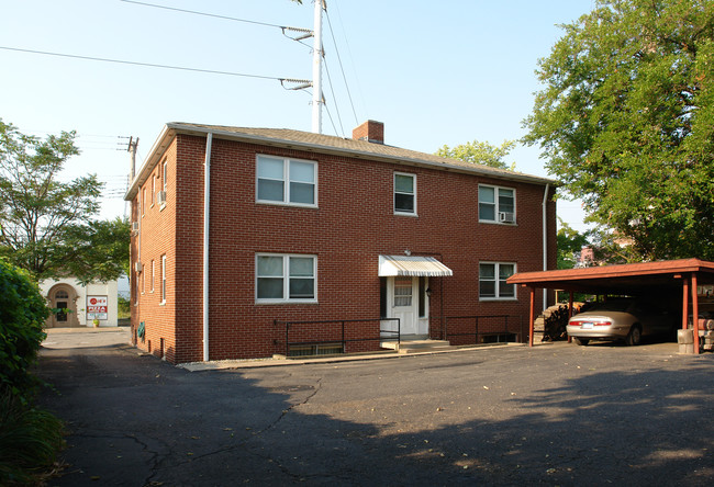 124 W South St in Lansing, MI - Foto de edificio - Building Photo