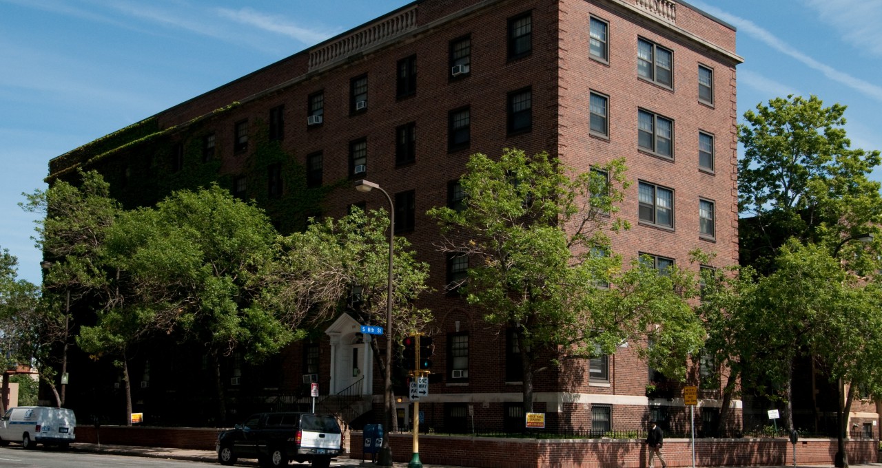 Paige Hall in Minneapolis, MN - Foto de edificio