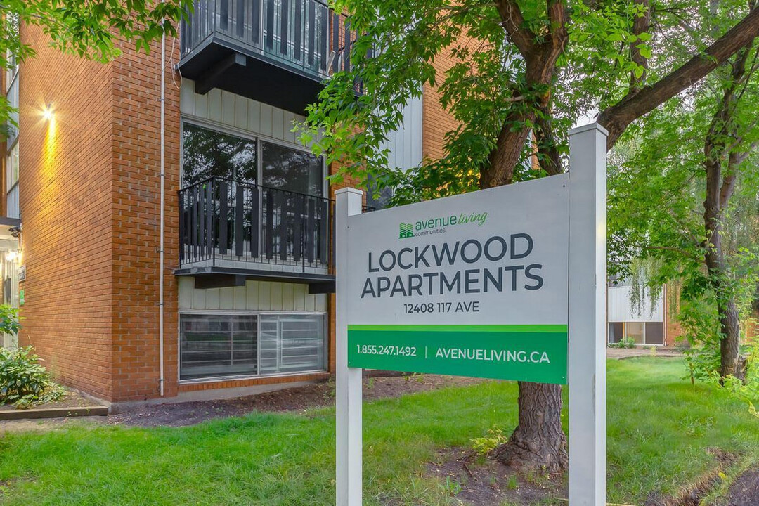 Lockwood Apartments in Edmonton, AB - Building Photo