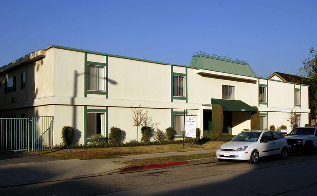 Collins Apartments in Tarzana, CA - Building Photo - Building Photo